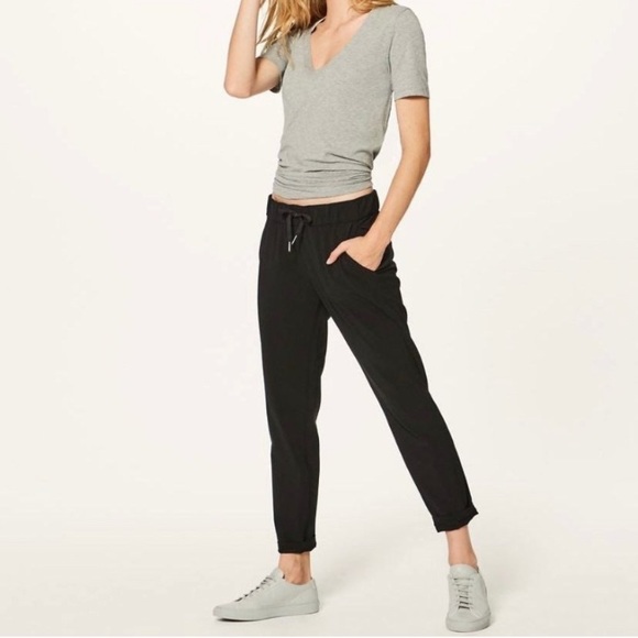 Lululemon On The Fly Black Jogger Athletic Pants - Picture 2 of 14